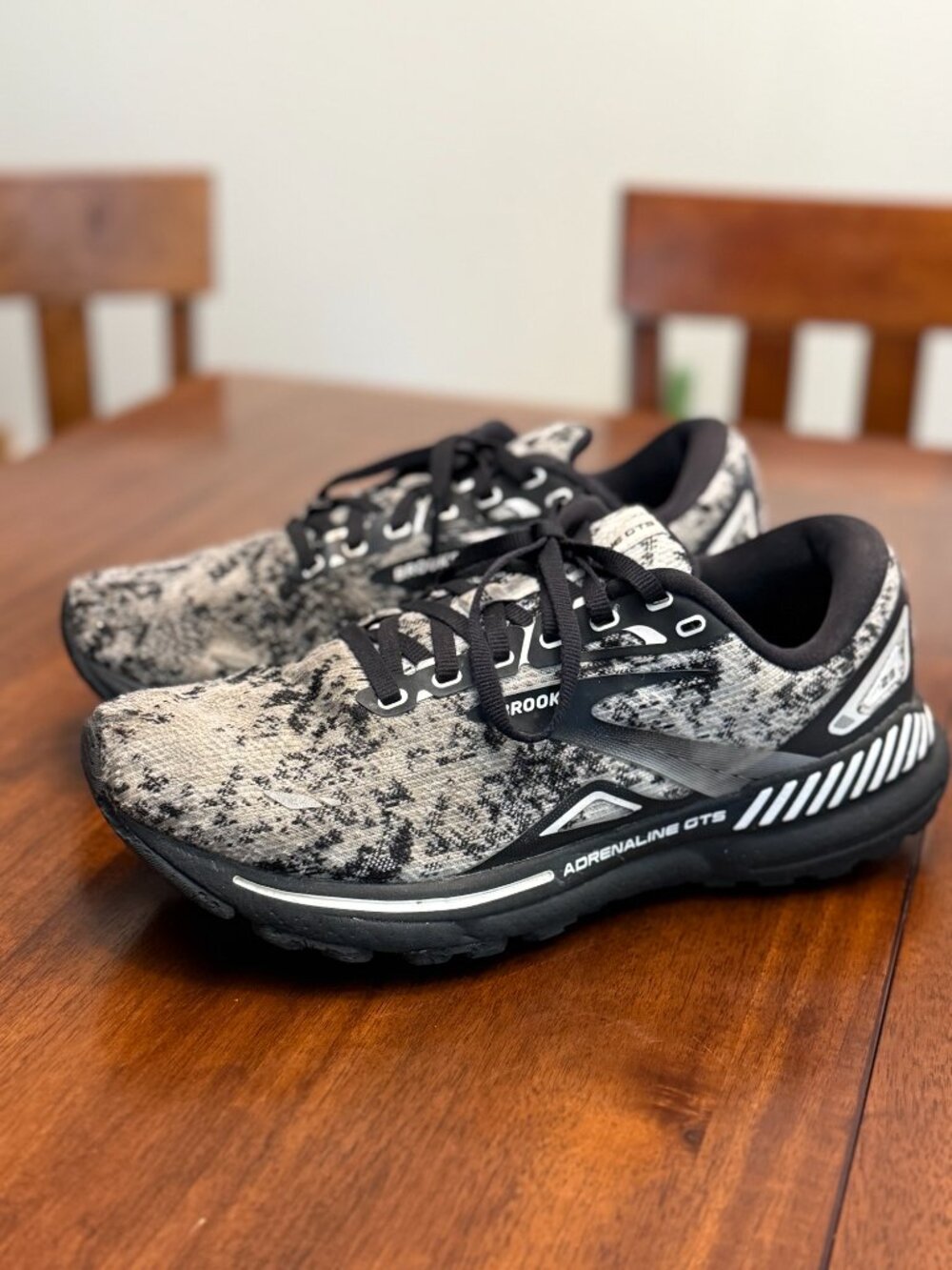 Brooks Adrenaline GTS 23 Womens 9.5 Black White Camo Running Gorpcore Shoes 4263